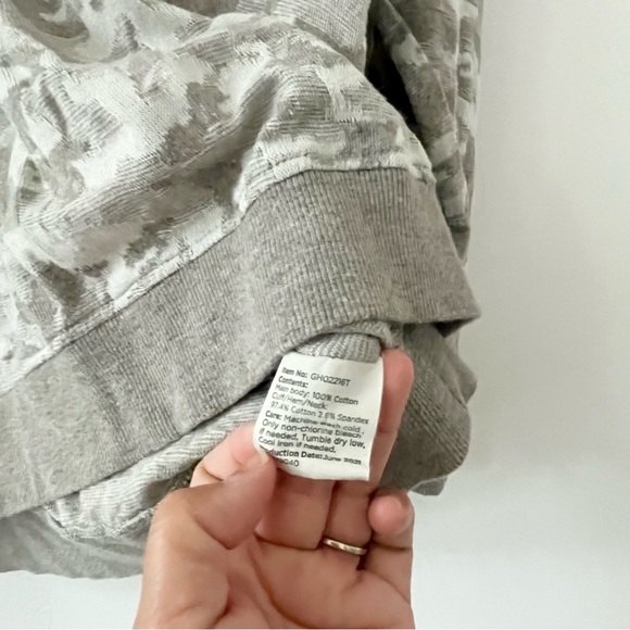 Good Hart Gray Cream Camouflage Print Pullover Sweater Lightweight XS - Picture 5 of 9